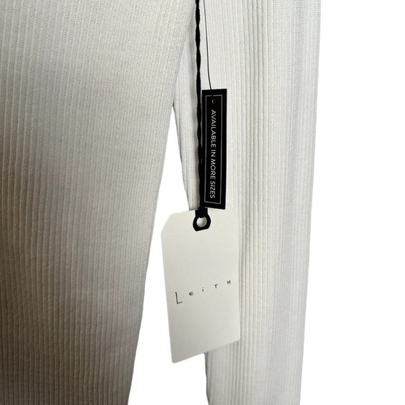 NWT Leith Women Size Large White Ribbed Knit 3 Button Deep V Pullover Sweater - Picture 3 of 8